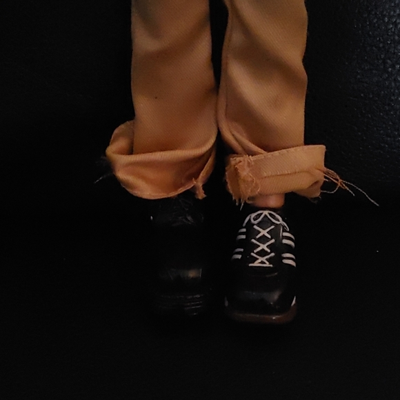 Bratz Flashback Fever Dylan Doll - Picture 4 of 6